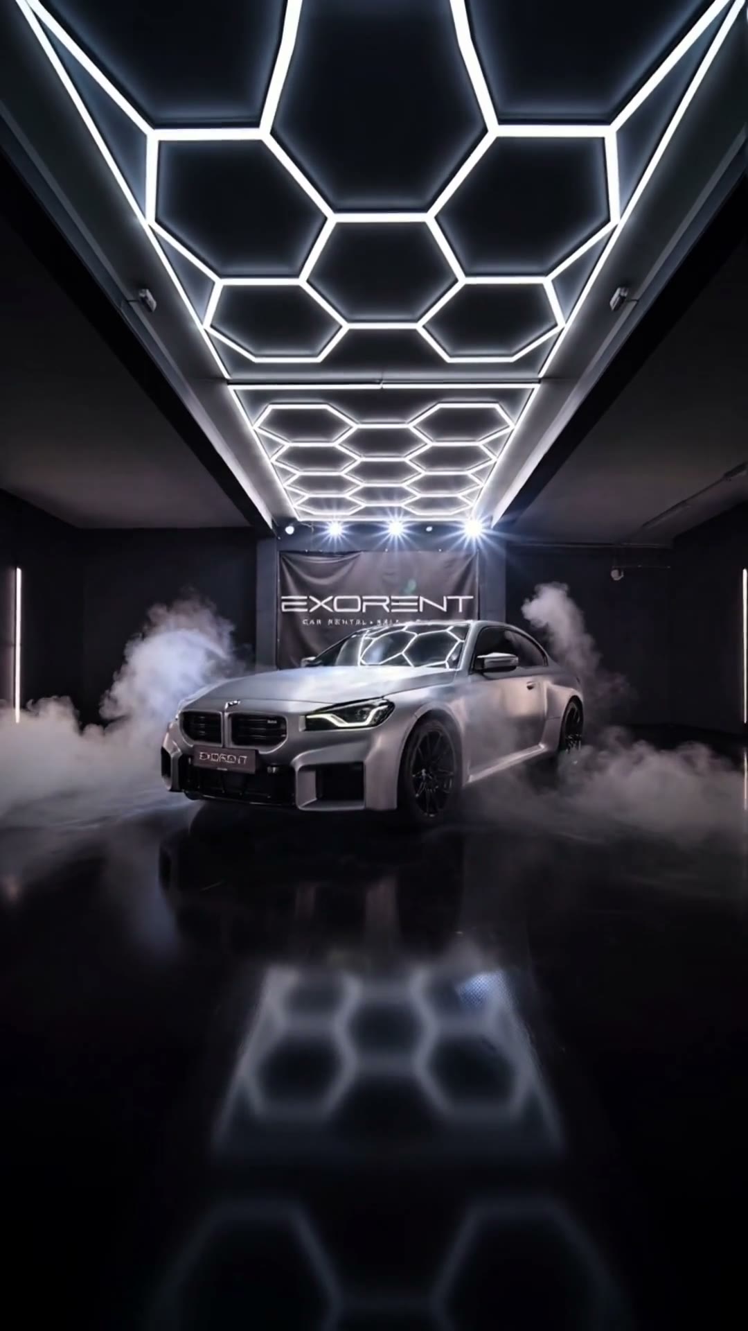 EXORENT Fuhrpark in der Halle: Mercedes-AMG G63, S-Klasse und BMW M2