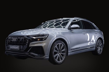 Audi Q8 · Silber